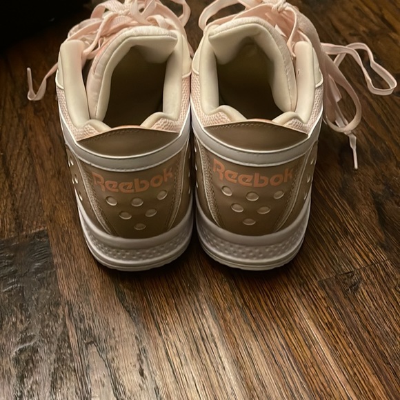 Reebok pink And white size 10.5 - Picture 2 of 4